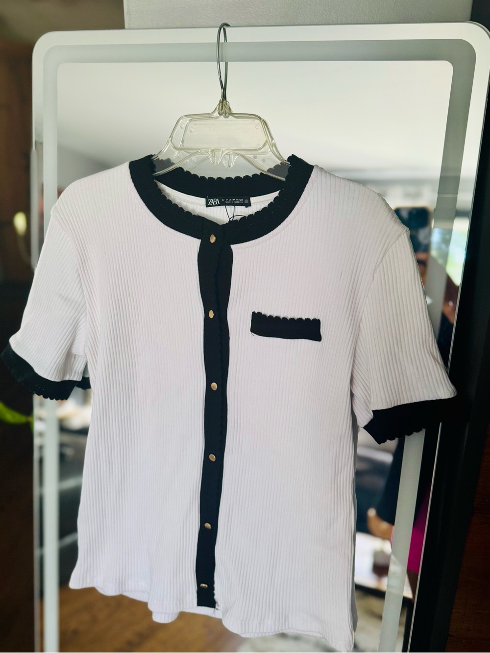 Zara sz m White Short-Sleeve Button-Front Top with Black Trim - Picture 3 of 5